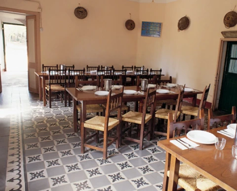 Casa de colònies Mas Gorgoll menjador