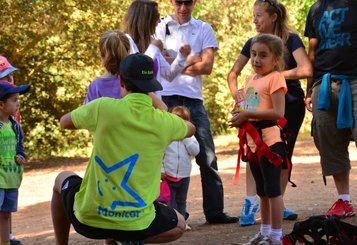 Vacances en família a una casa de colònies