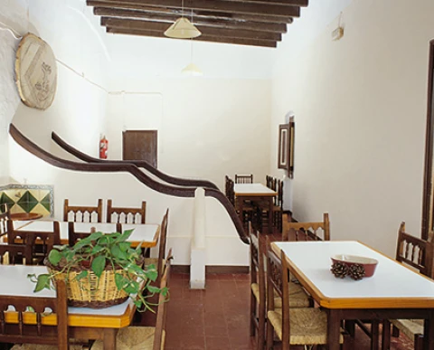Casa de colònies Mas Gorgoll menjador