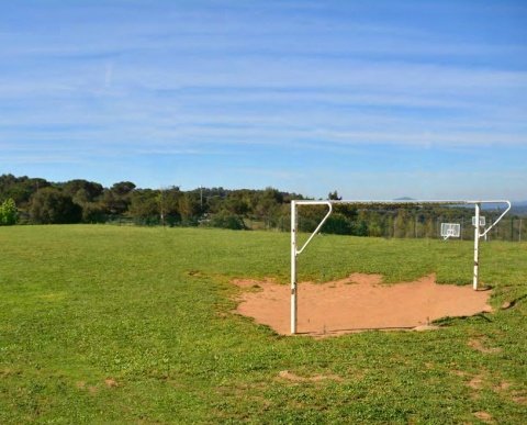 Casa de colònies Can Miqueló camp de futbol