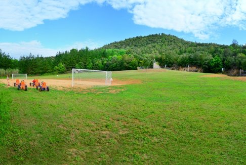 Casa de colònies Can Vandrell camp de futbol