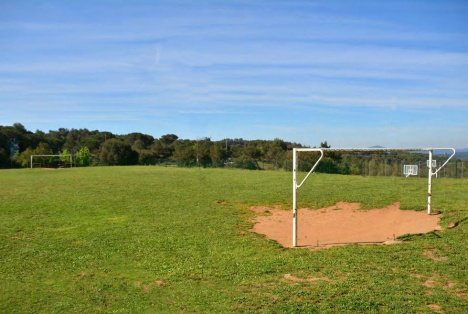 Casa de colonias Can Miqueló campo de fútbol