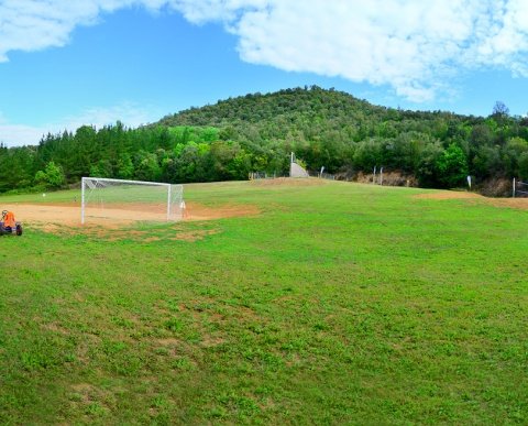 Casa de colonias Can Vandrell campo de fútbol